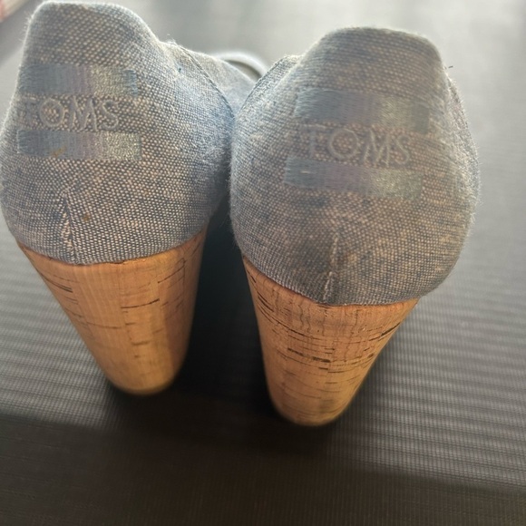 TOMS Blue Peep Toe 3” Wedges Wedding Spring Formal Business Summer Size 7.5 - Picture 5 of 5